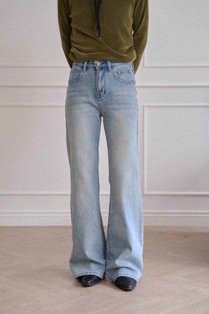 淺刷紋銅釦喇叭牛仔褲