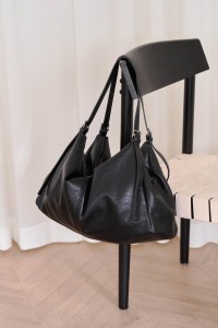 雙背帶內摺肩背大包