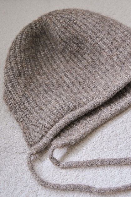 坑紋綁帶針織帽