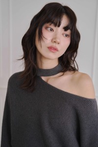 (預)斜肩套頸細格織紋毛衣