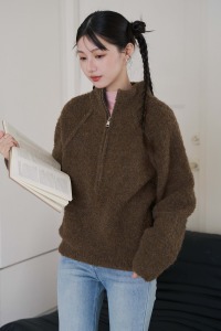 混色毛毛感半拉鏈毛衣