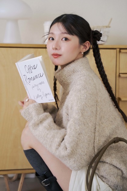 混色毛毛感半拉鏈毛衣