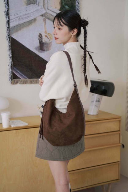 (預)流蘇掛飾麂皮半圓包