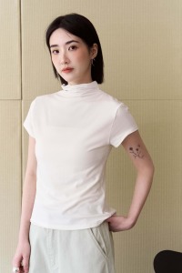 柔軟不收邊堆領上衣