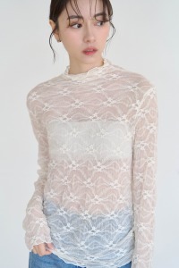 蕾絲花花透肌上衣