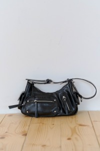 立體拉鍊外袋肩背包