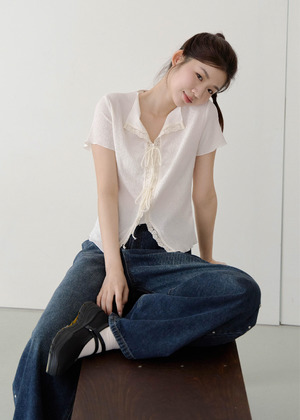 皺皺感蕾絲綁帶上衣