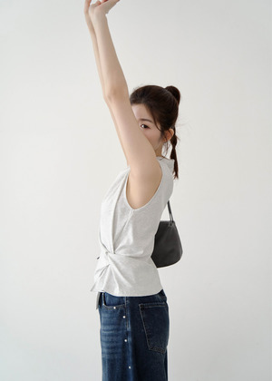 抓摺扭結開衩微領背心