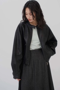 壓紋皮革拉鏈夾克