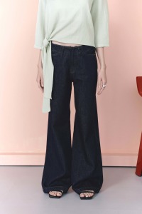 斜線剪裁低腰牛仔褲