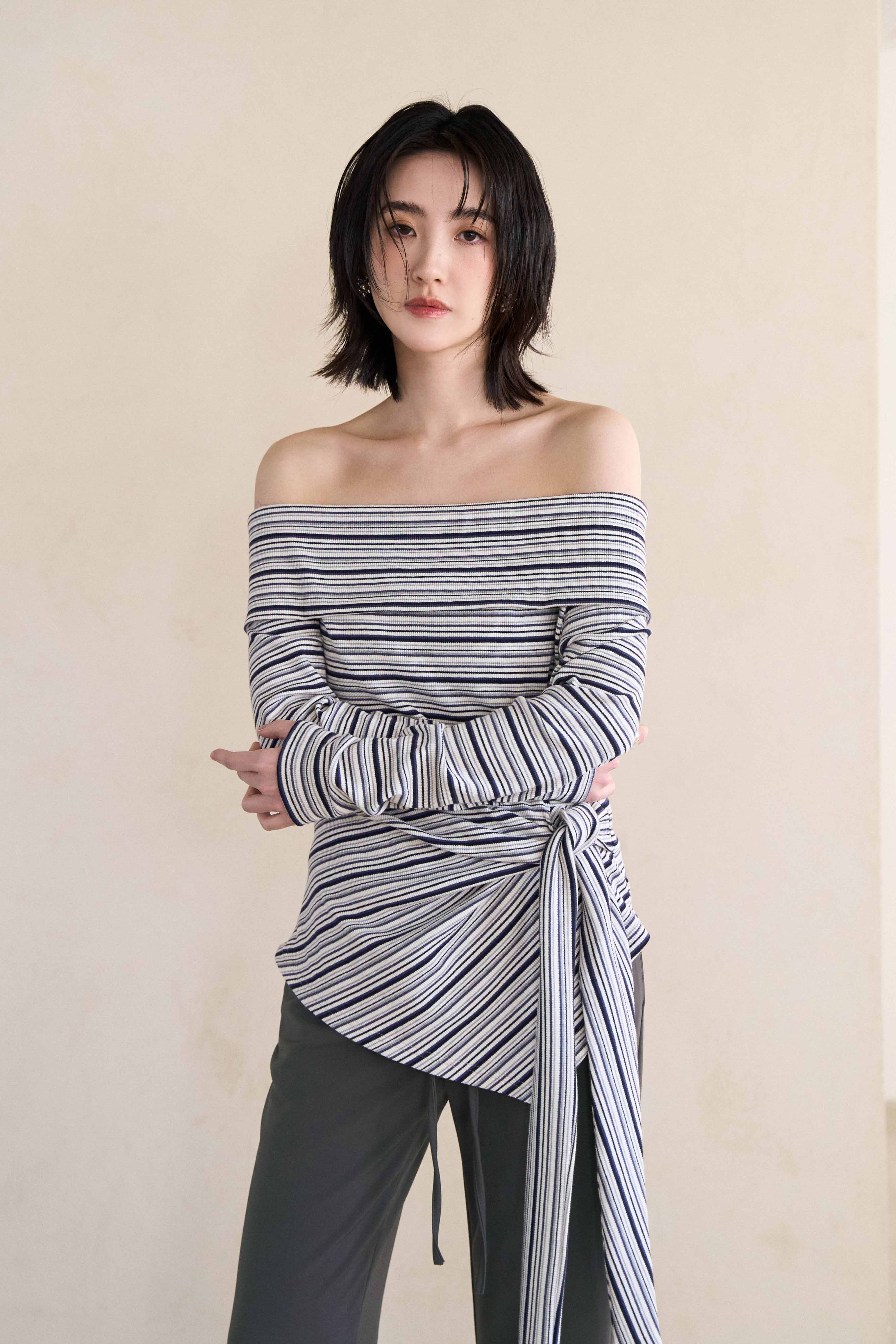 橫紋前綁結平口長袖上衣