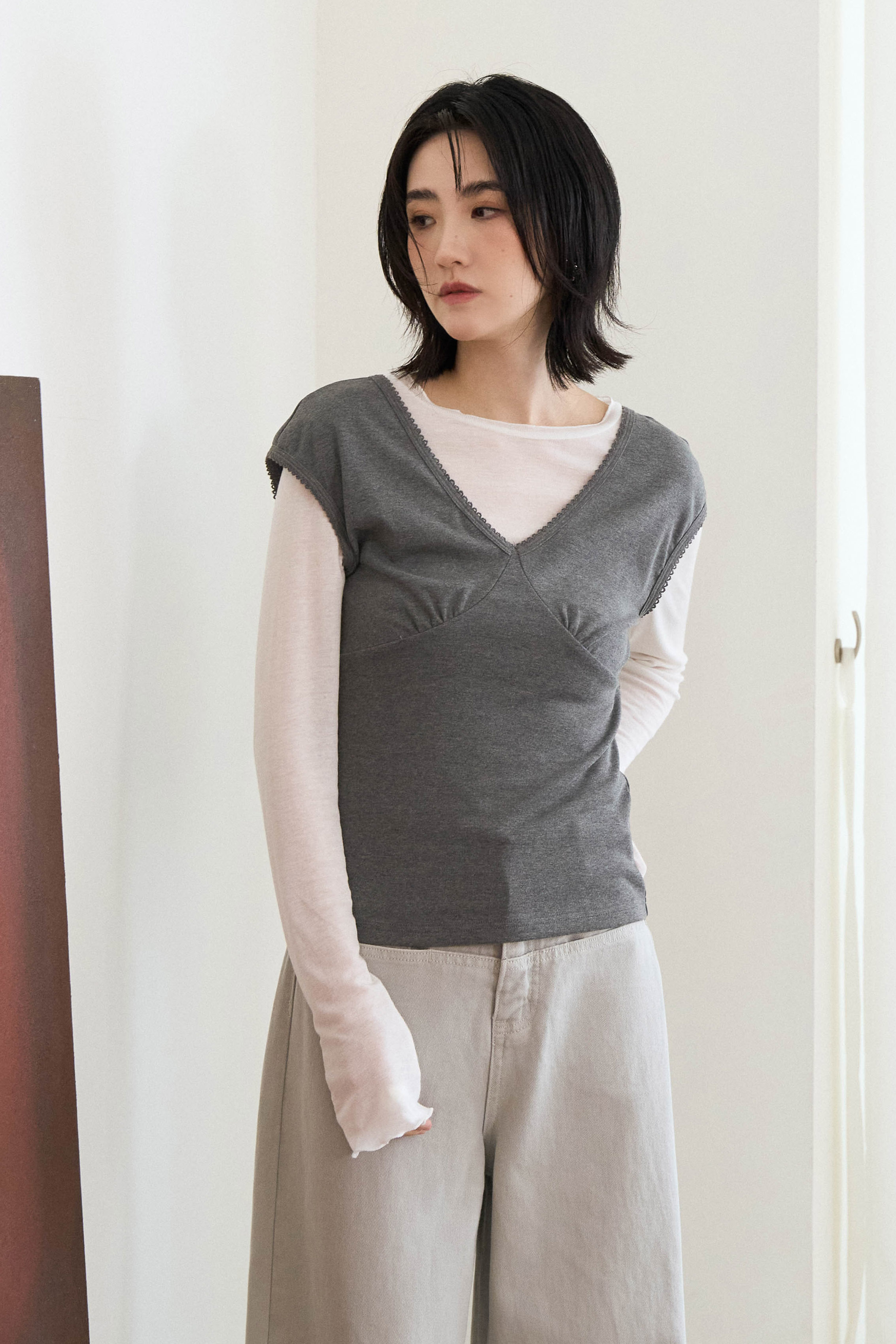 小花邊胸線V領上衣