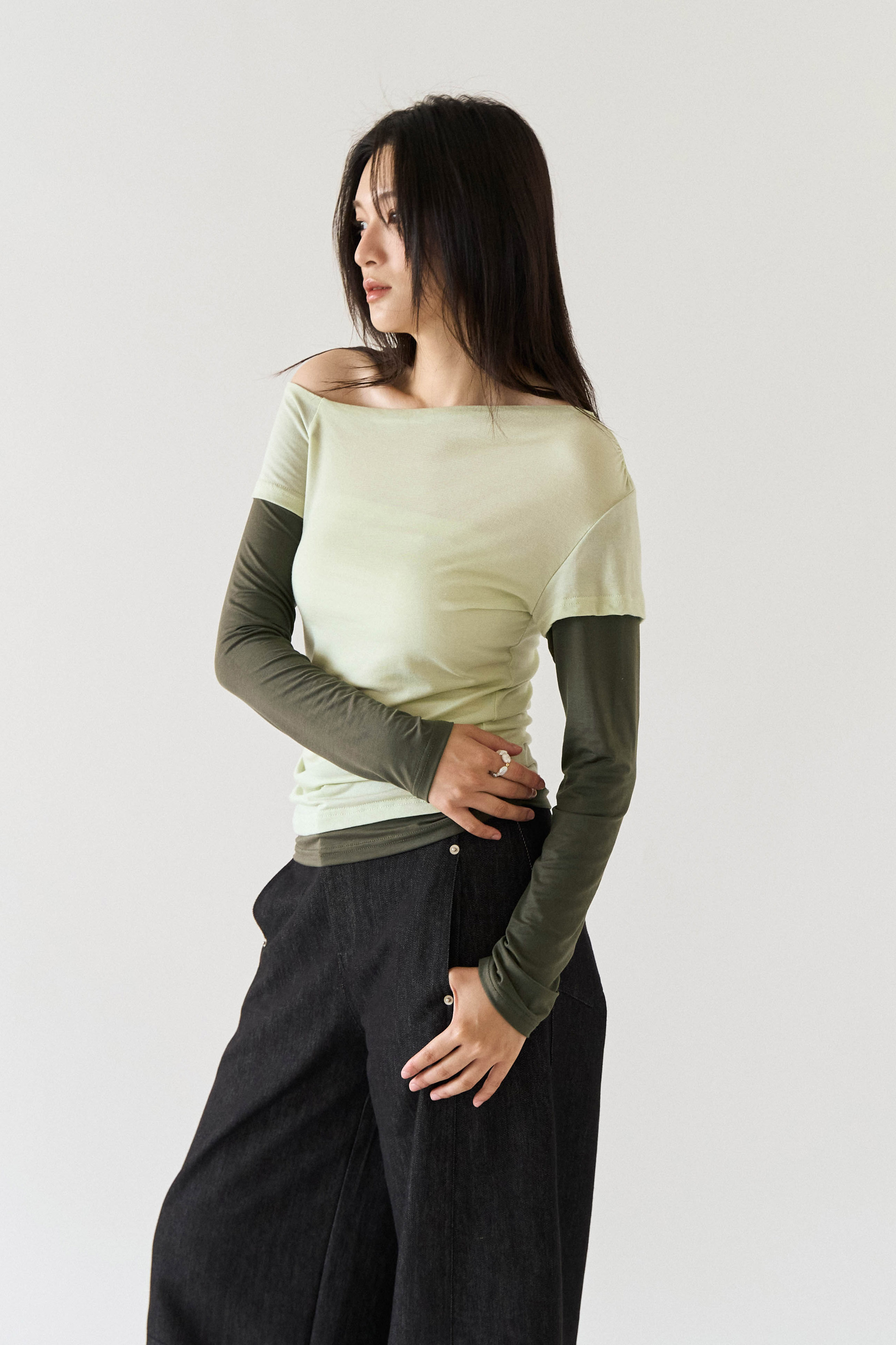 斜領配色假兩件上衣