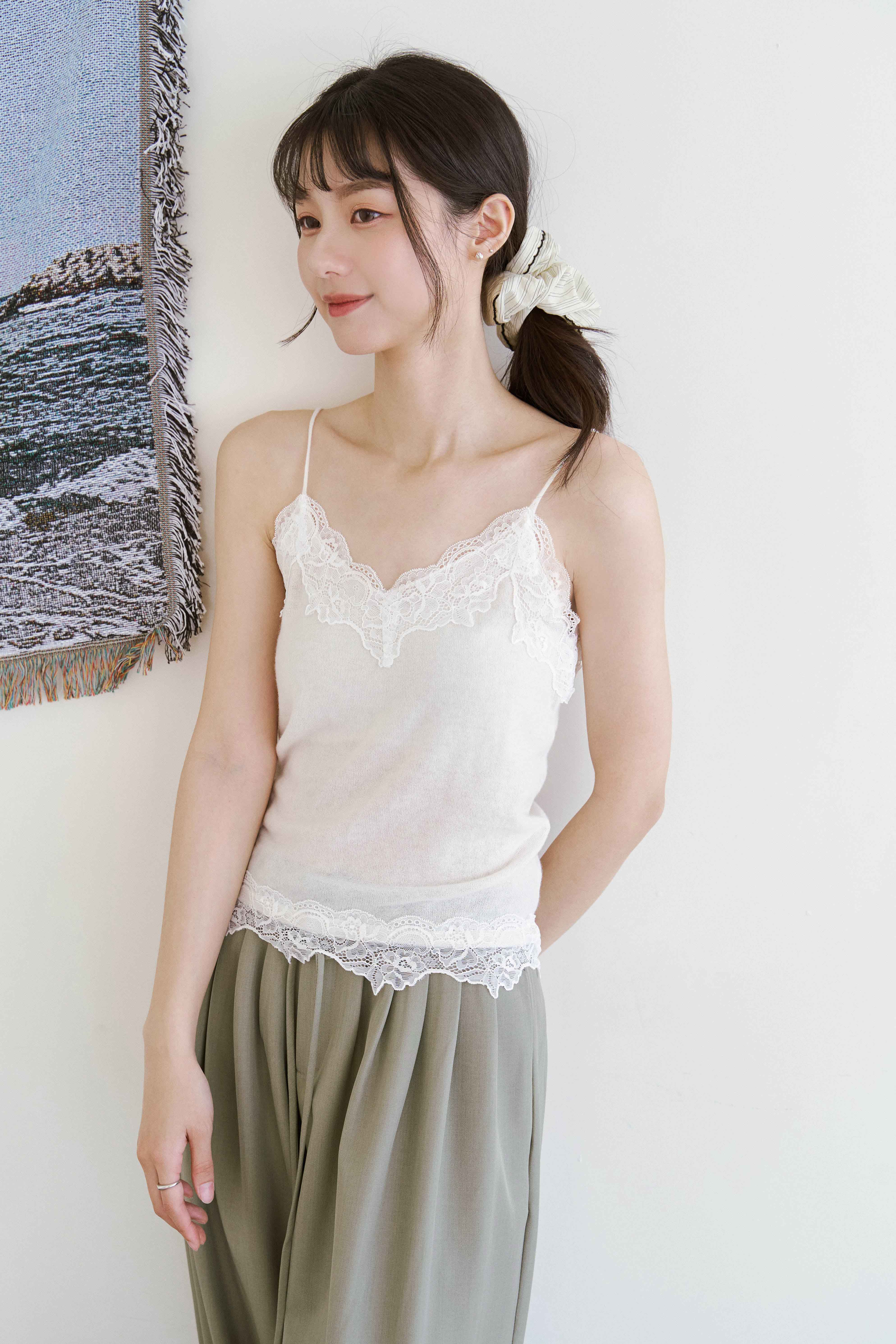 蕾絲拼接細肩針織背心