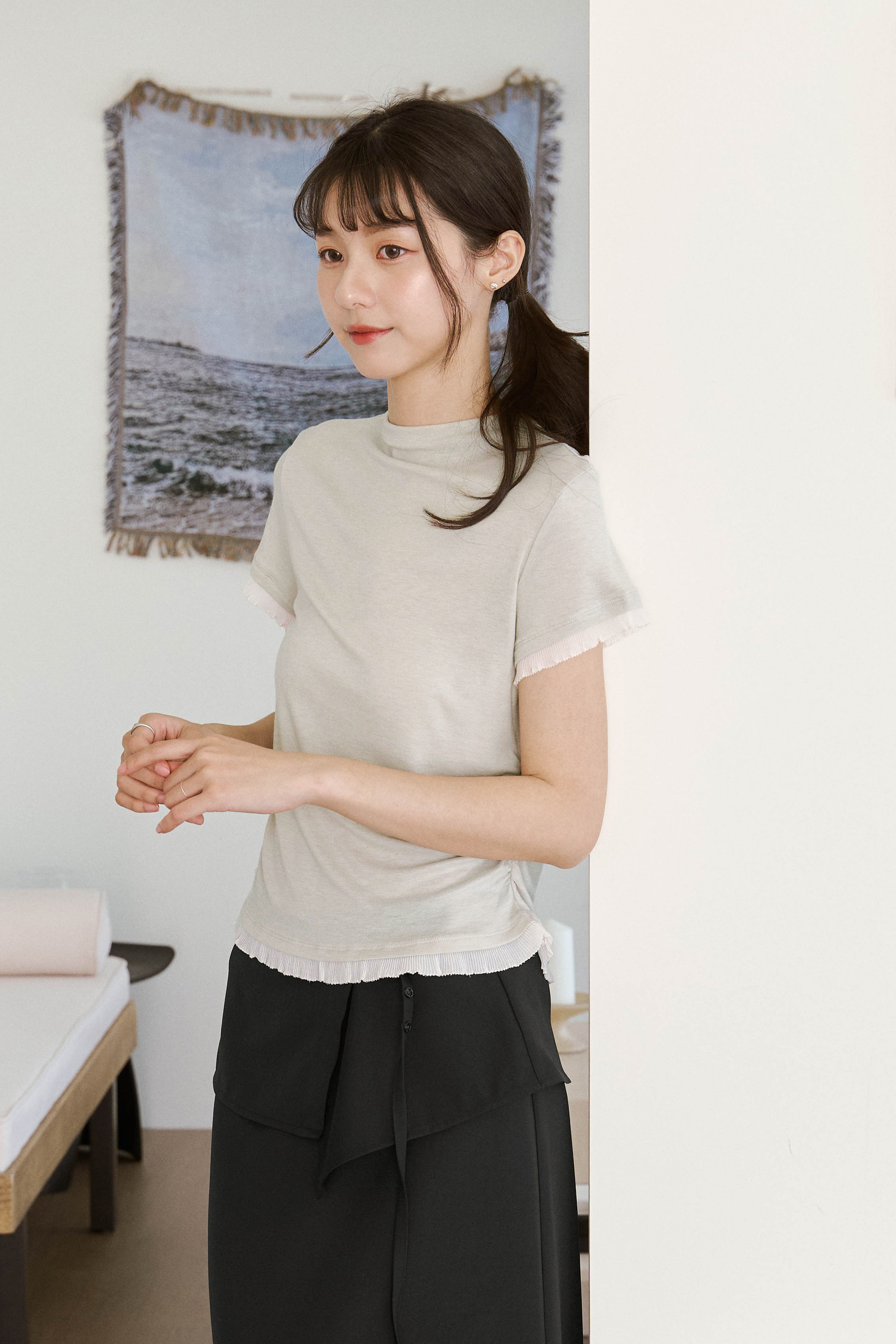 百褶拼接微領柔膚上衣