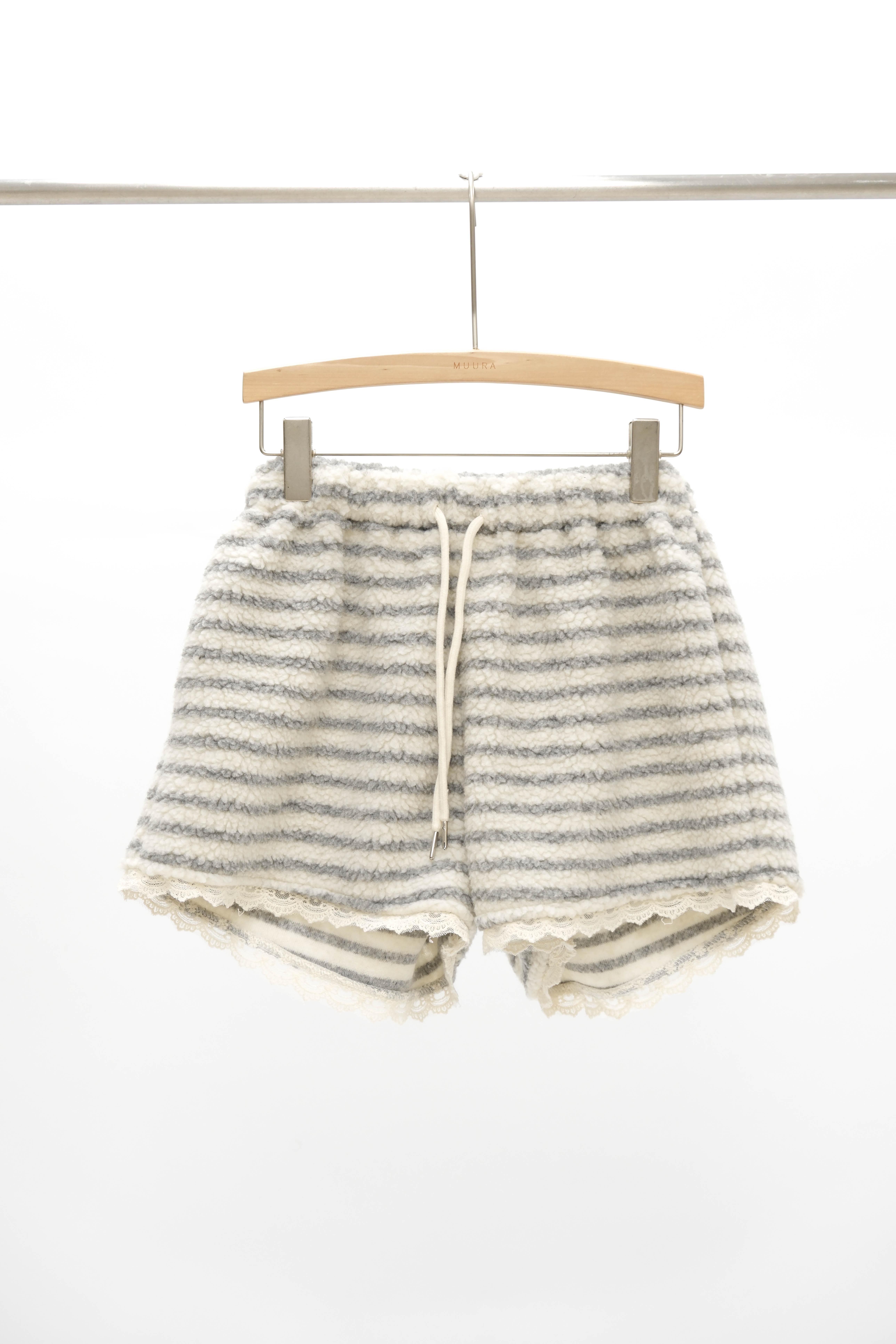 蕾絲拼接厚毛絨短褲