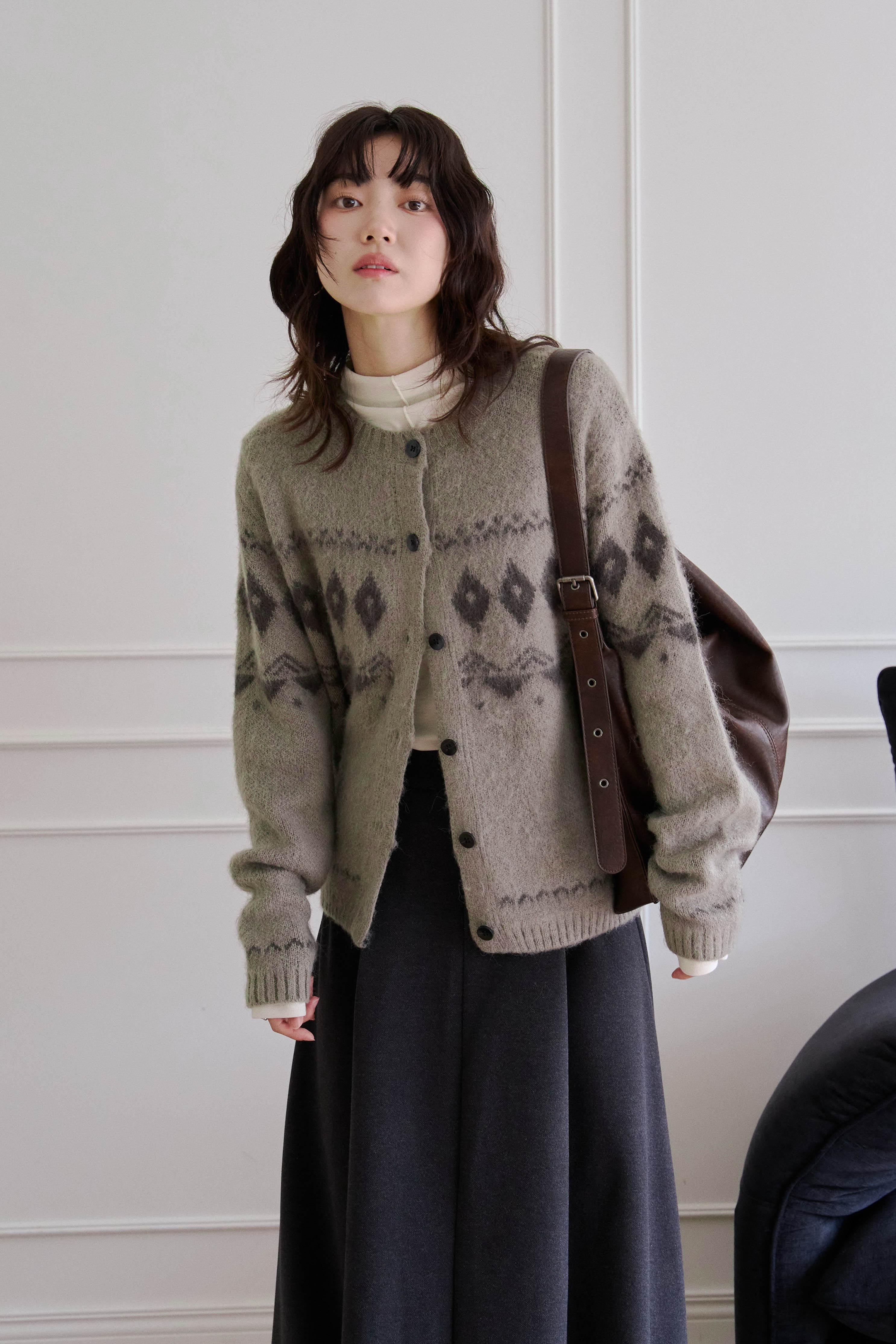 馬海毛圖騰排釦毛衣