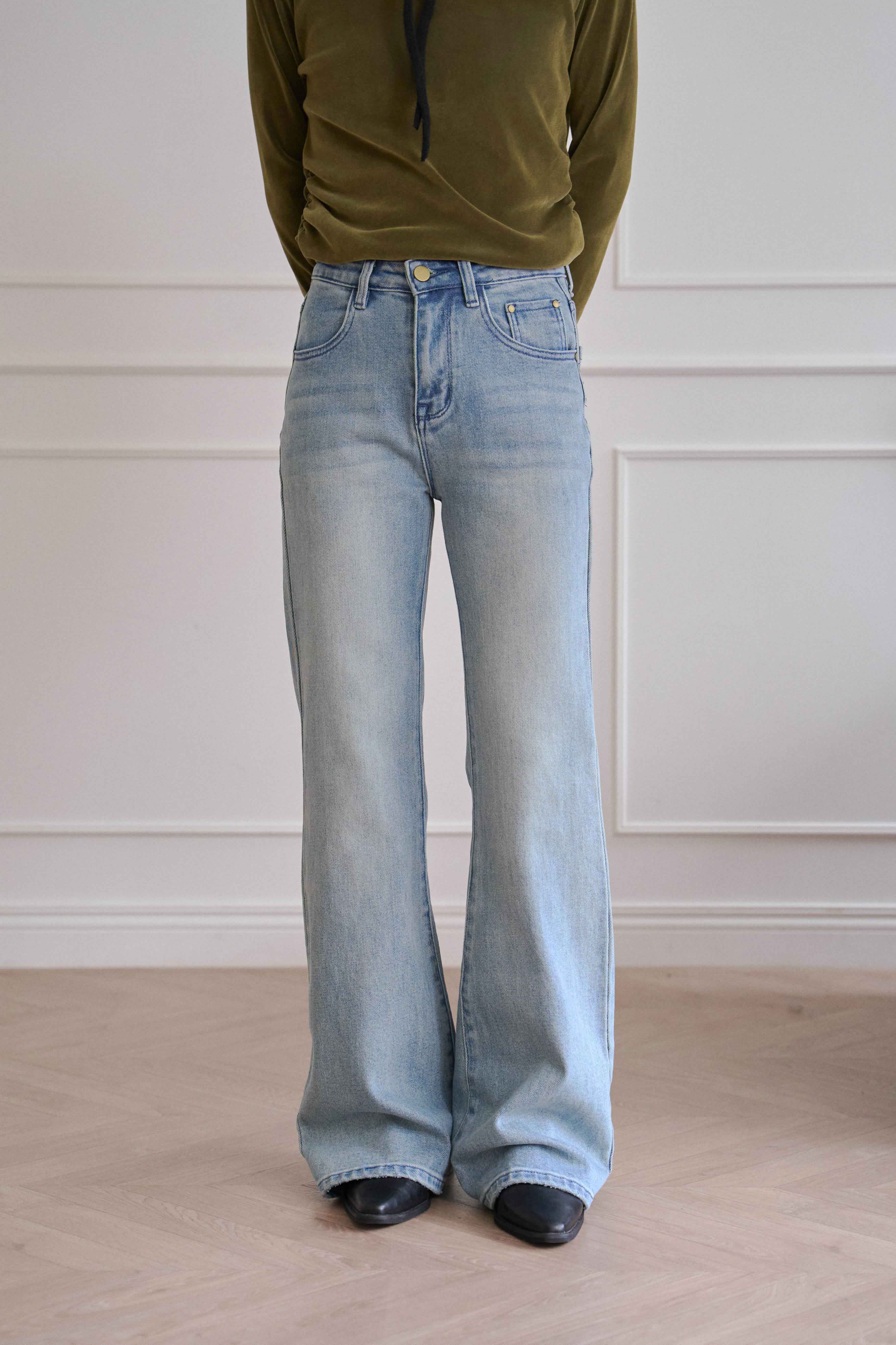 淺刷紋銅釦喇叭牛仔褲