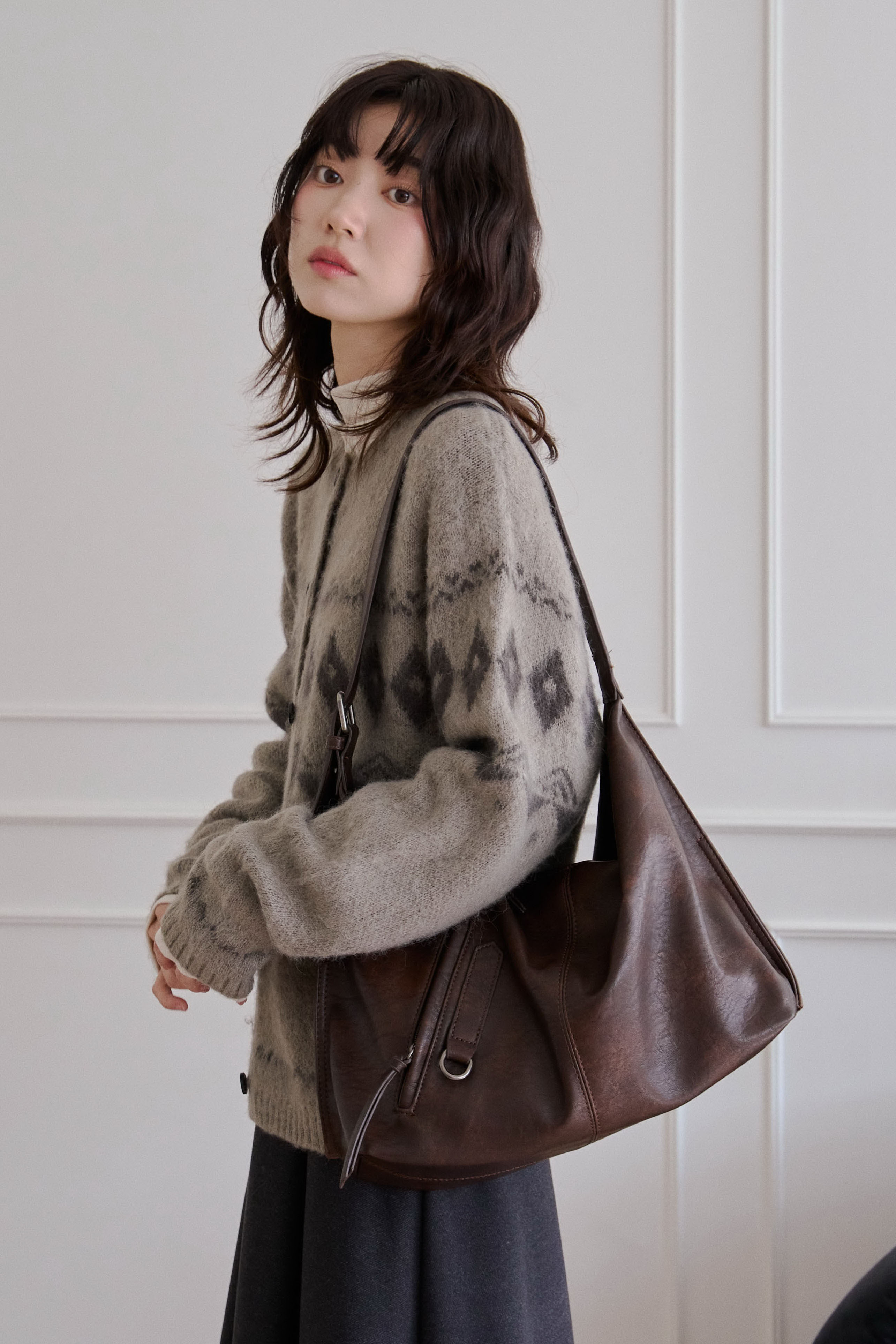 斜拉鏈壓紋肩背方包