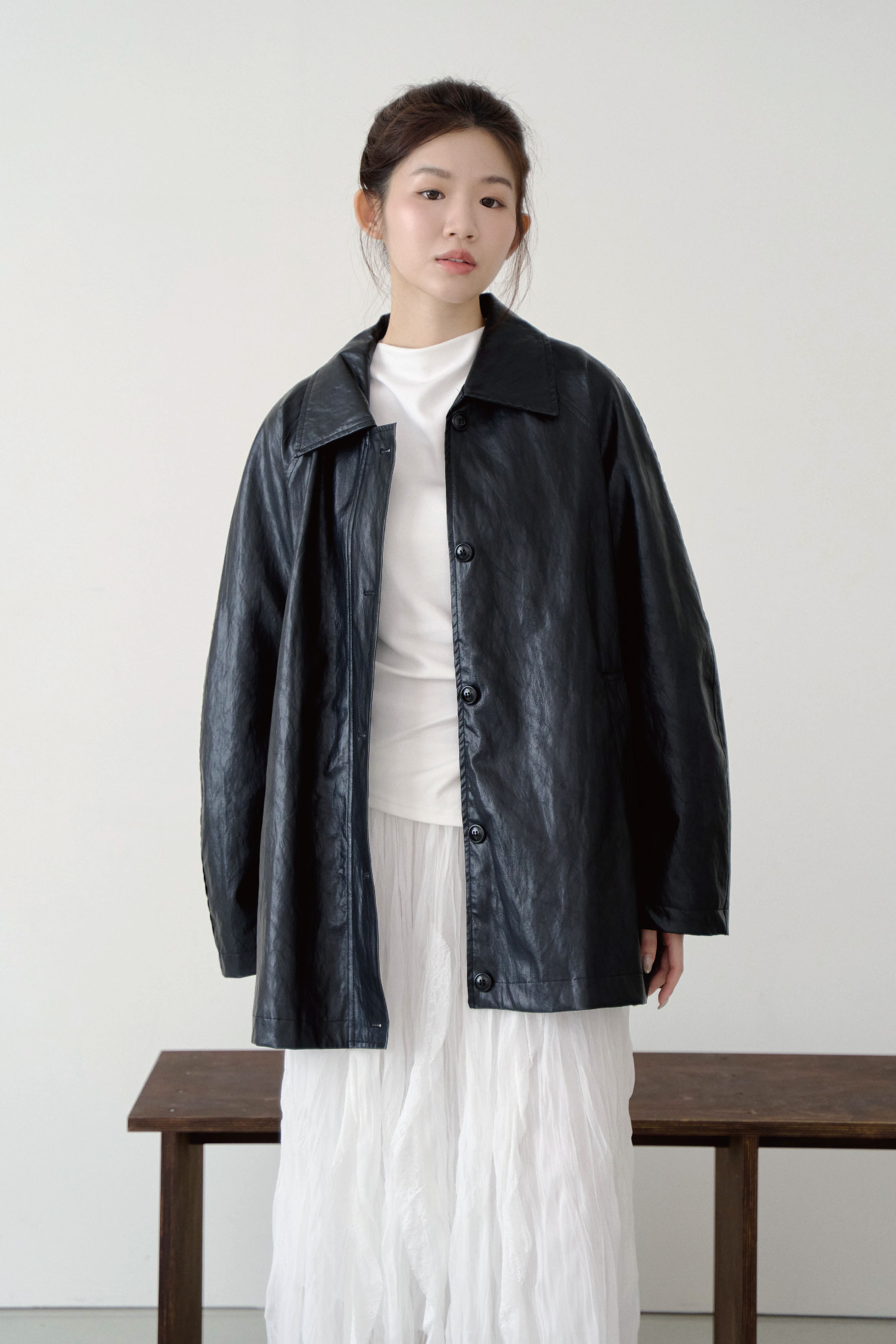 直釦落肩中長皮革外套