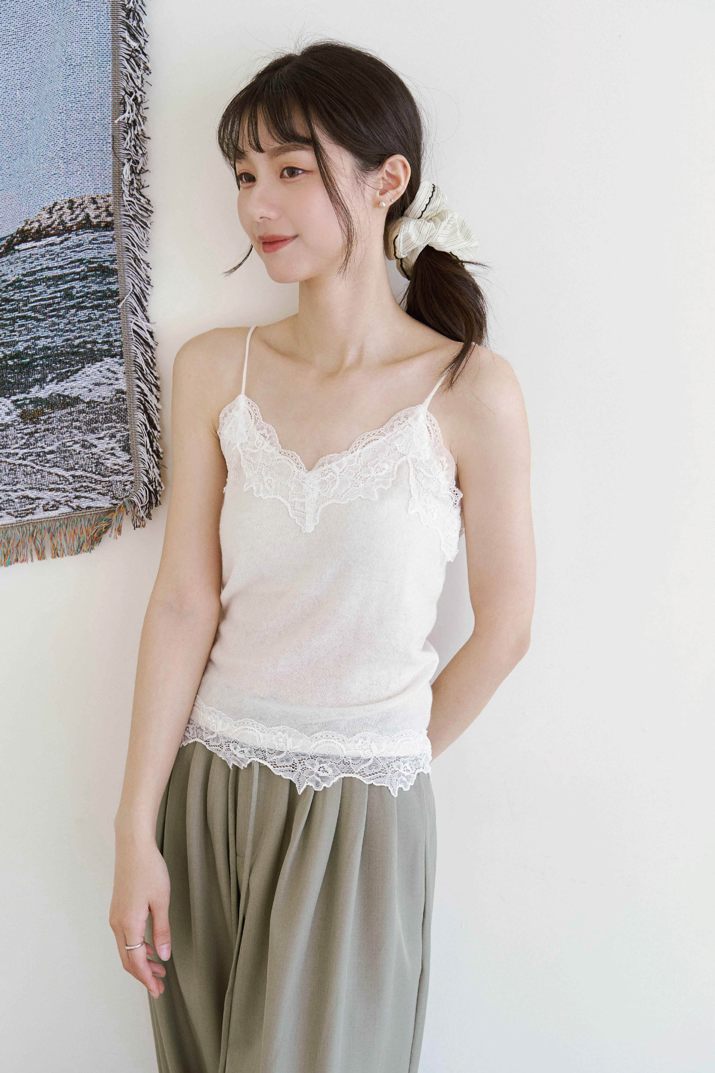 蕾絲拼接細肩針織背心