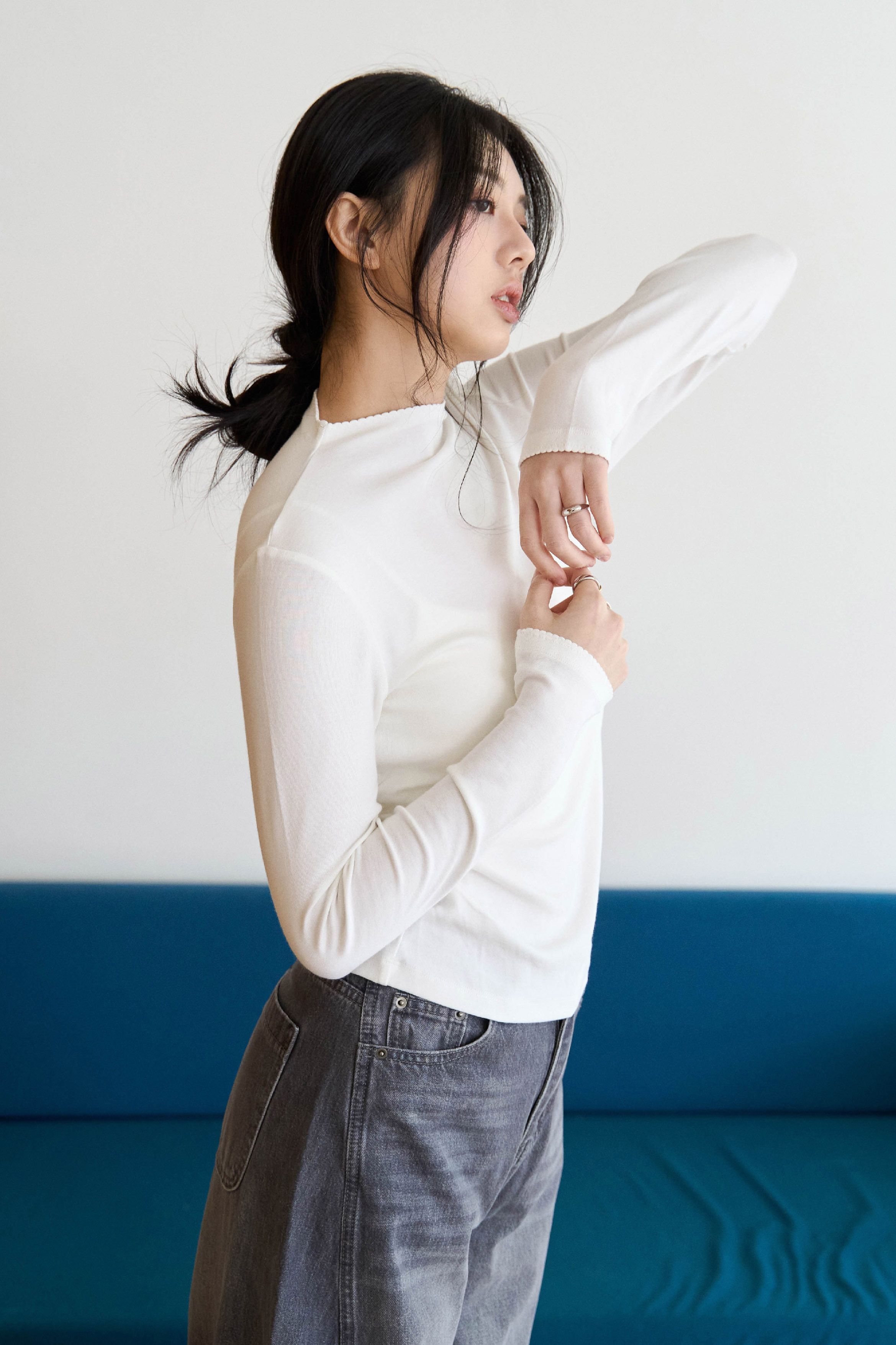 花邊側抓褶彈性柔棉上衣