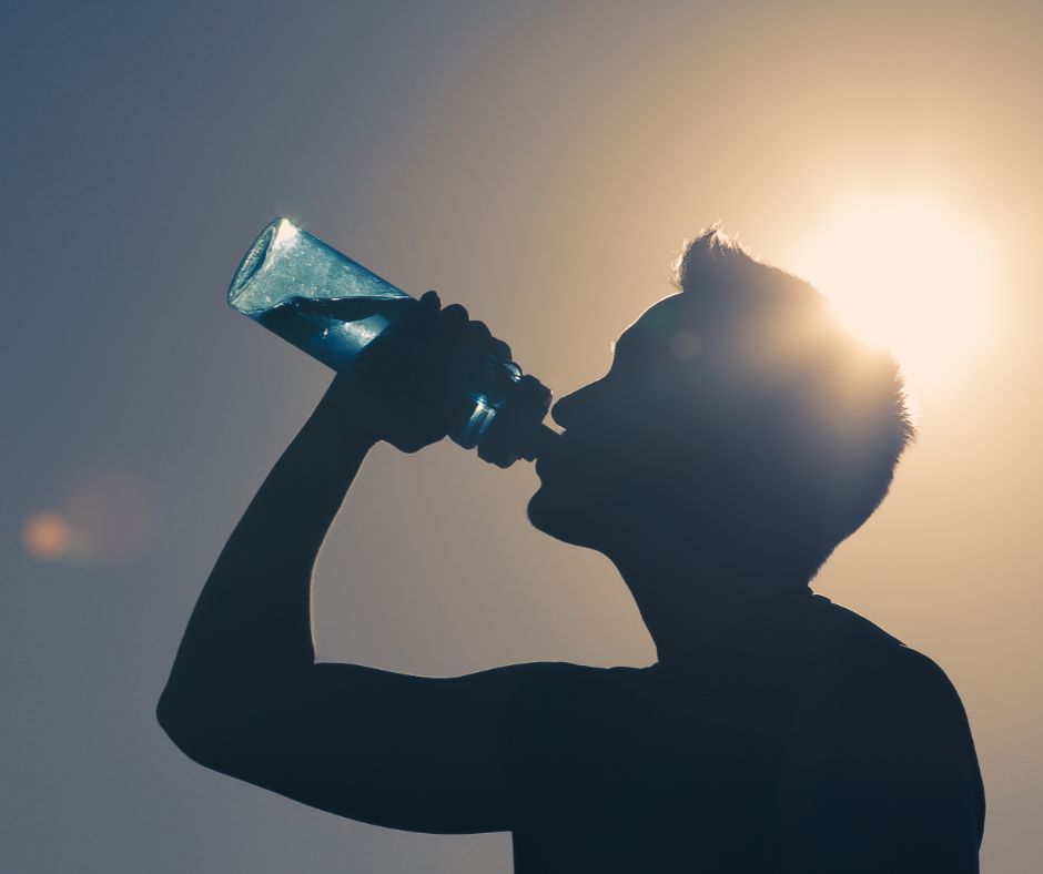 高溫炎熱，除了防曬外，水要如何補充？