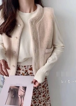 金鍊邊排釦毛毛口袋背心