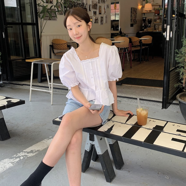 [韓國現貨] 木耳邊方領泡泡袖襯衫A55