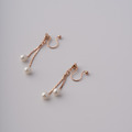 日本直送 | 垂墜珍珠線條．U型耳夾 - 銀色/玫瑰金色_5