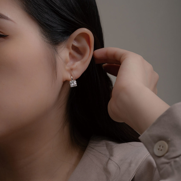 貼耳線條小方鑽．蚊香盤耳夾 - 銀色/金色