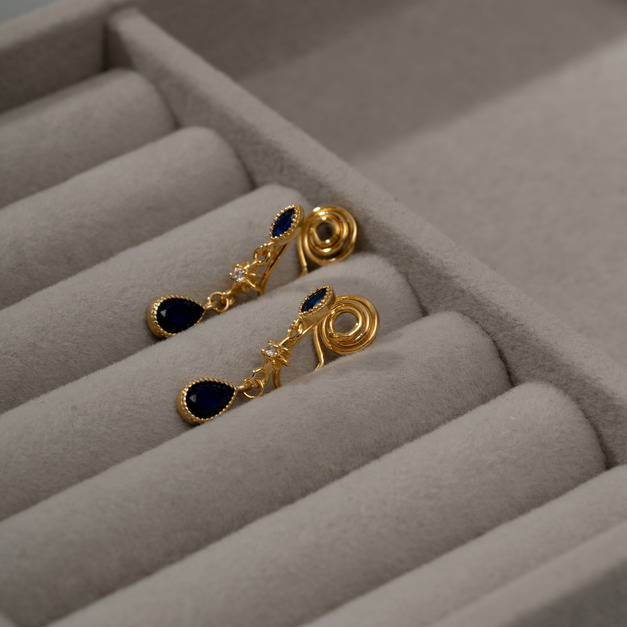 垂墜水滴寶藍鑽．蚊香盤耳夾 - 金色