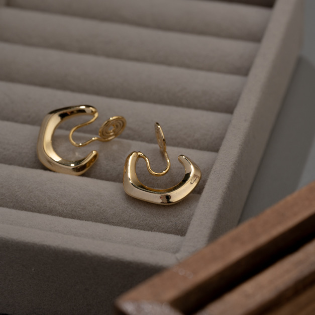 立體菱形耳圈．蚊香盤耳夾 - 金色