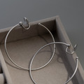 可轉動極細大C圈．蚊香盤耳夾 - 霧銀色/霧金色 (5.5cm)_9