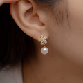 小鑽花垂墜珍珠．蚊香盤耳夾 - 金色