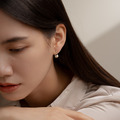 日本直送 | 小鑽水滴線條鑲嵌珍珠．U型彈簧耳夾 - 銀色/金色_4
