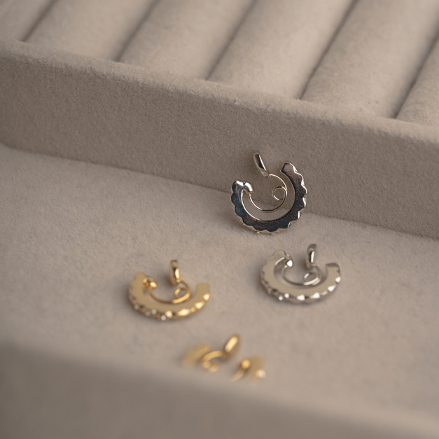 日本直送 | 迷你鑽鑲嵌耳圈．U型彈簧耳夾 - 銀色/金色