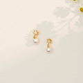 雪花垂墜珍珠．蚊香盤耳夾 - 金色_5