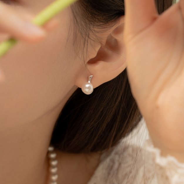 俐落線條貼耳珍珠．蚊香盤耳夾 - 銀色/金色