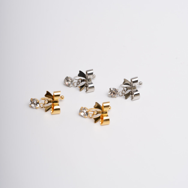 日本直送 | 緞帶蝴蝶結垂墜小鑽．U型耳夾 - 銀色/金色