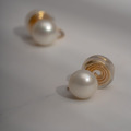 自訂款 | 5A等級淡水珍珠．雙層彈簧蚊香盤耳夾 - 白色 ( 9- 9.5 mm)_4