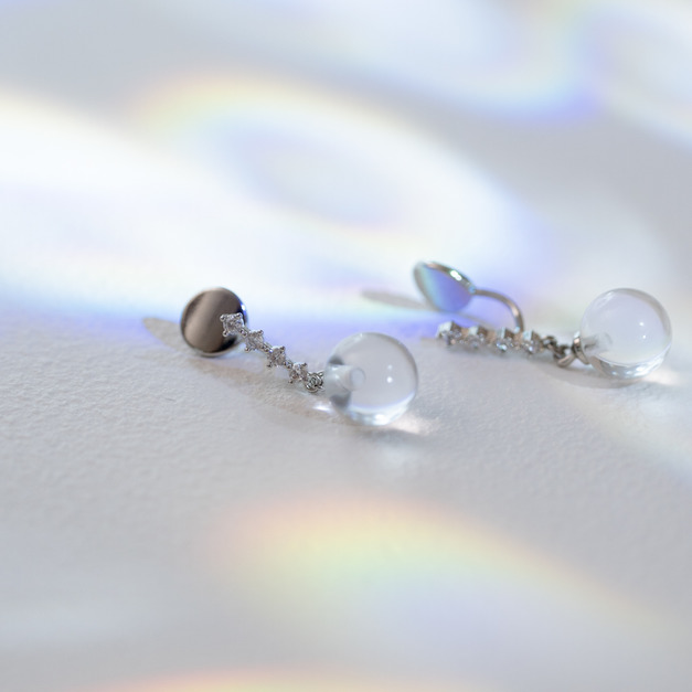 線條排鑽透明感玻璃珠．蚊香盤耳夾 - 銀色