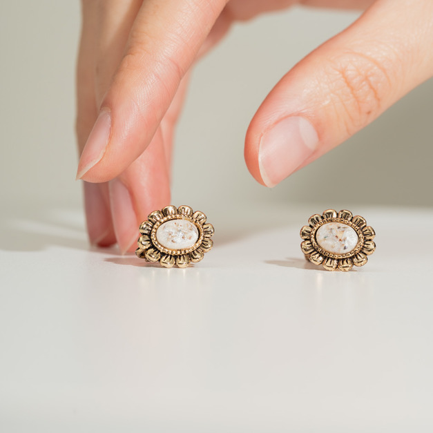 復古橢圓向日葵．螺旋夾式耳環 -白色/黑色