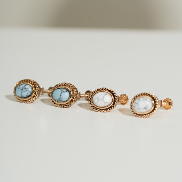 復古麻花大理石紋．螺旋夾式耳環 -白色/藍色