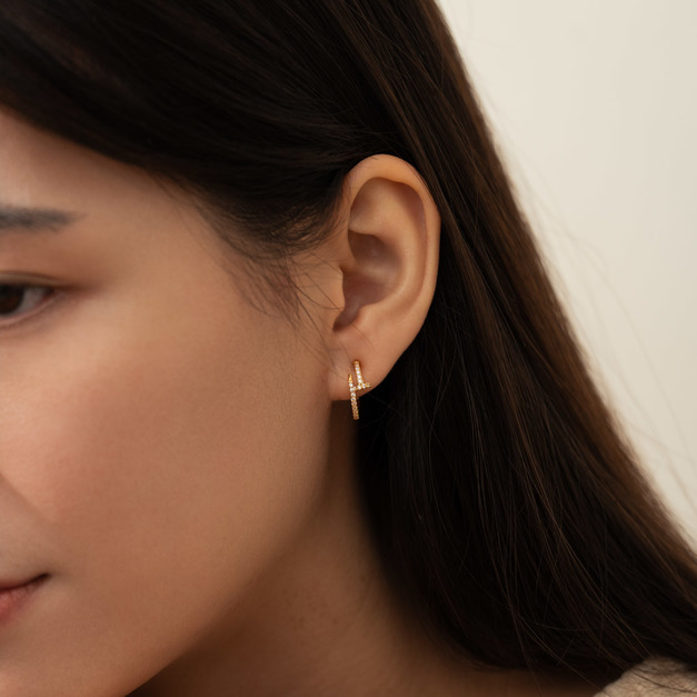 T字形鑲鑽C圈．蚊香盤耳夾 - 金色