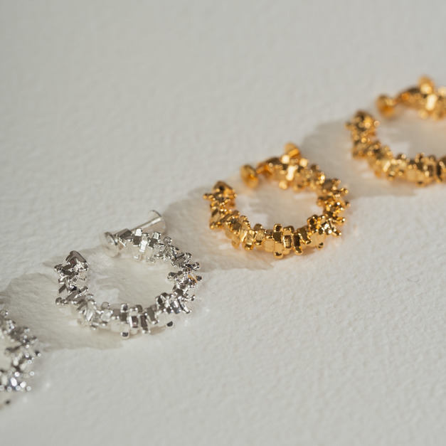 碎石紋理C圈．一體成型螺旋耳夾 - 銀色/金色