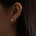 三弧線扭結C圈．一體成型螺旋耳夾 - 金色_8