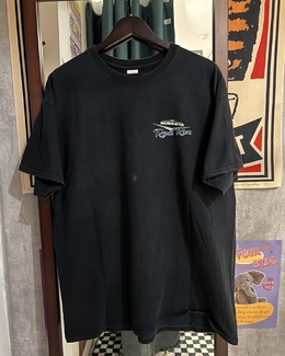 賽車品牌圖案T恤