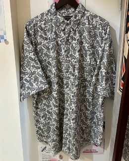 白色變形蟲襯衫