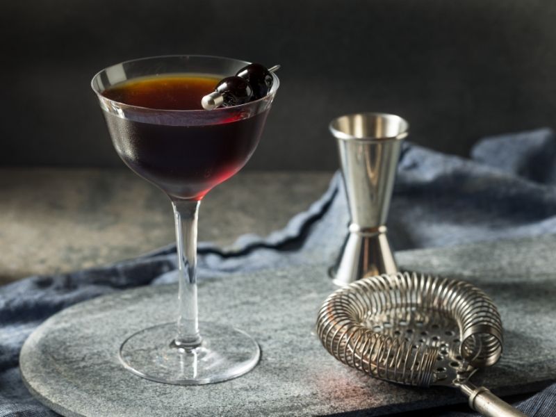 Manhattan(曼哈頓) -「雞尾酒之后」英國首相邱吉爾他媽發明的調酒